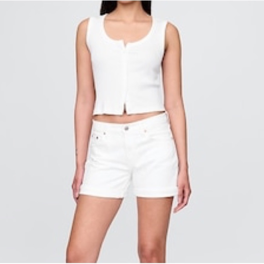 NWT‎ GAP 5" Mid Rise Girlfriend Shorts Optic White Sz 8 | 29